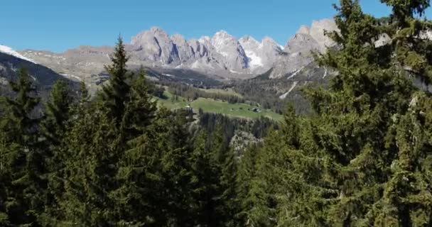 SeedaとFermeda ヴァル ガーデナの美しいドロマイト山脈の空中イタリア — ストック動画