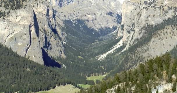 Aérea Vallunga Langental Val Gardena Selva Montañas Empinadas Los Dolomitas — Vídeo de stock
