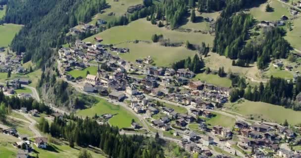 Luchtfoto Van Santa Christina Alpenstad Val Gardena Zuid Tirol Bovenste — Stockvideo