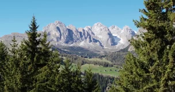 Aéreo Dolomite Montanhas Val Gardena Tirol Sul Primavera Bonita — Vídeo de Stock