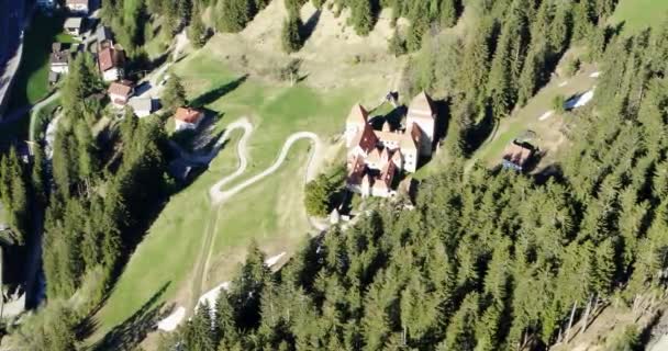 Alplerdeki Güzel Kalenin Ortaçağ Şatosu Hava Görüntüleri Val Gardena — Stok video