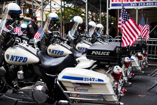 Manhattan Usa November 2021 Nypd Polisen Motorcyklar Parkerade Nyc Med Stockbild