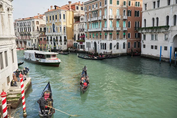 Veneza Itália Fevereiro 2019 Belo Canal Com Gôndola Veneza Itália — Fotografia de Stock