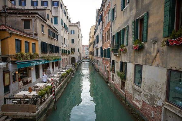 Veneza Itália Fevereiro 2019 Vista Canal Veneza Restaurante Passeios Turísticos — Fotografia de Stock