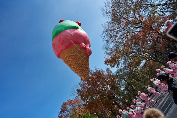 Μανχάταν Ηπα Νοέμβριος 2021 Παγωτό Χωνάκι Μπαλόνι Στην Παρέλαση Των — Φωτογραφία Αρχείου