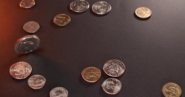 ABD Doları 'nın arasında dönen Eisenhower Doları. Yarım Dolar, Çeyrek Dolar ve Bozukluklar