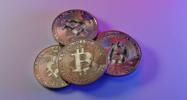 Bitcoin Ovanpå Bitcoins Handel Köpa Och Sälja Crypto Valuta Volatila — Stockvideo