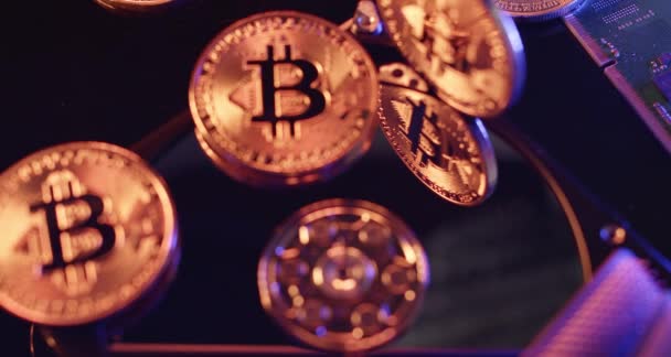 Bitcoin Atas Hard Drive Penyimpanan Data Blockchain Masif Pada Server — Stok Video