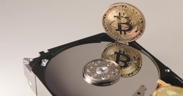 Bitcoin Concept Van Blockchain Particuliere Sleutel Opslag Harde Schijven Veiligheid — Stockvideo