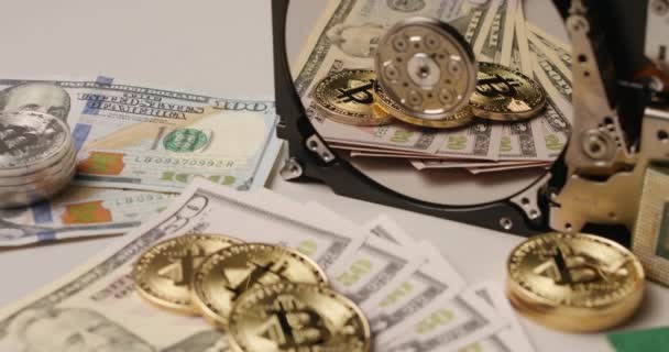 Bitcoin Dollaro Riflessione Sul Disco Rigido Disco Argento Che Riflette — Video Stock