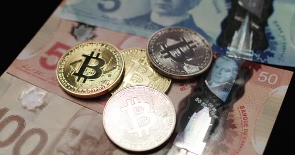 加拿大多伦多 10月19日 2021年 比特币取代加拿大元钞票 数字货币和纸币 加拿大的交易加密货币概念 — 图库视频影像