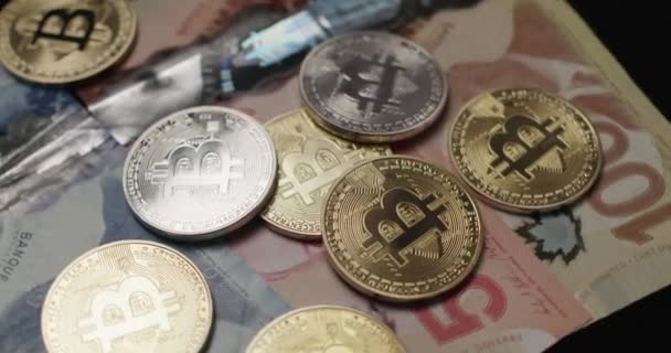 Toronto Kanada Október 2021 Bitcoin Cryptocurrency Kanadai Dollár Tetején Digitális — Stock videók