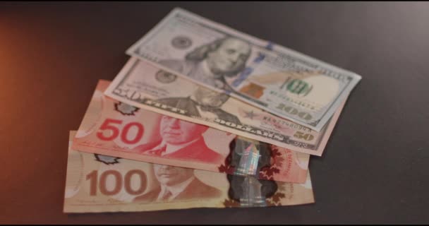 加拿大多伦多 10月19日 2021年 焦点从加元转移到美元钞票上 北美货币 交易美国和加拿大概念 — 图库视频影像