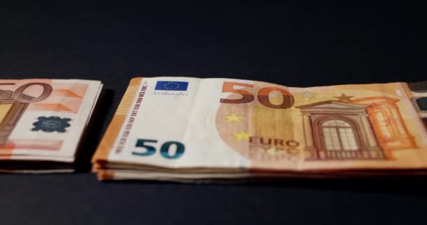 Billets Neufs Anciens Euros Empilés Fond Sombre Derrière Cinquante Billets — Video