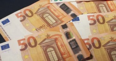 50 Euro 'luk banknotlar. Avrupa Birliği 'nden turuncu para