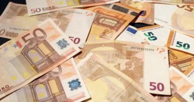 50 Euro 'luk banknotları yayın. 50 Euro 'nun yeni ve eski tasarımı. AB Para Birimi