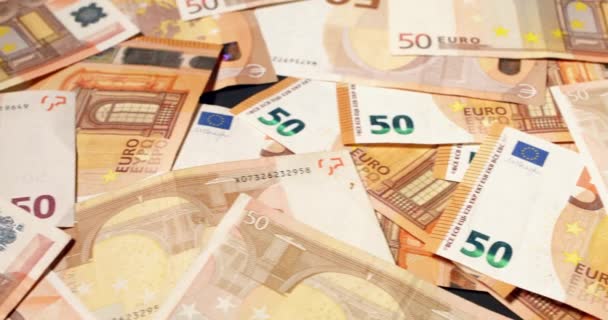 Новые Старые Банкноты Пятьдесят Евро Разбросаны Предпосылки Контекст Euro Banknotes — стоковое видео