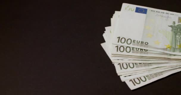 Billetes Cien Euros Sobre Fondo Negro Moneda Euros — Vídeos de Stock