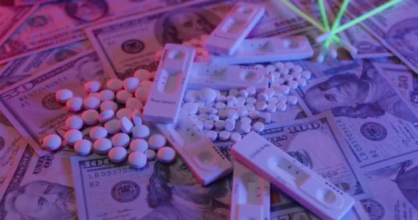 Test Rapide Covid Sur Les Pilules Médicinales Les Billets Dollars — Video