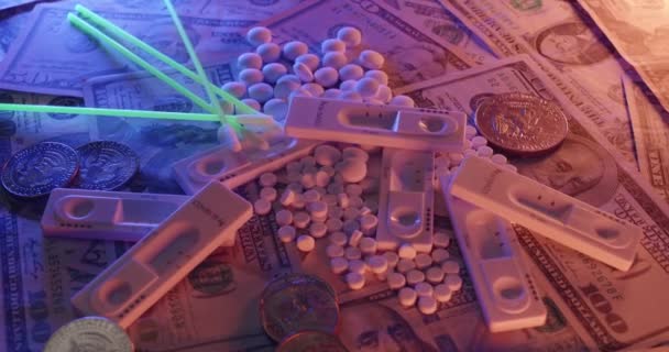 Narzędzie Diagnostyczne Covid Zestaw Testowania Antygenów Koronawirusowych Banknotach Medicine Dollar — Wideo stockowe