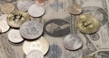 Bitcoin eski bir doların üzerinde. Şifreli Amerikan Doları sikkeleri. USD 'yi BTC parasıyla takas etmek. Dijital varlığı fiat parasıyla takas et
