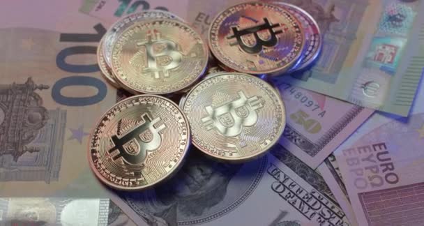 Торговля Биткойнами Евро Долларом Торговля Криптовалютами Бумажные Деньги Золотые Монеты — стоковое видео