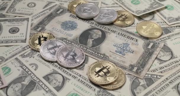 Κρυπτονομίσματα Ασημένιο Τραπεζογραμμάτιο Δολαρίων Ηπα Ανταλλαγή Bitcoin Και Ethereum Για — Αρχείο Βίντεο