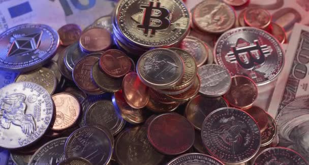 Avrupa Dolar Bozukluklarının Üstüne Bitcoin Değişik Para Birimleri Kripto Para — Stok video