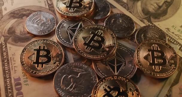 Högt Upp Bitcoin Ethereum Och Dollar Mynt Olika Alternativ För — Stockvideo