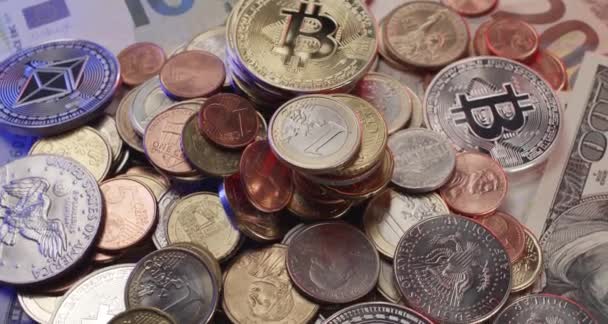 Monedas Euro Bitcoin Acumulándose Comercio Criptomoneda Con Dinero Euro Fiat — Vídeo de stock