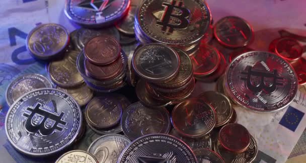 青銅のコインを積み上げました ユーロ Bitcoin Ethereum通貨 Euにおける経済と富の概念 — ストック動画