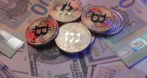 Χρυσό Bitcoin Τραπεζογραμμάτια Ευρώ Και Δολαρίου Διαφορετικά Νομίσματα Btc Cryptocurrency — Αρχείο Βίντεο