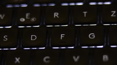 Aydınlatılmış Klavye. Alman Bilgisayar Klavyesi