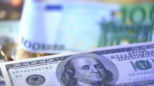 100 Dólares Cem Notas Euro Cima Das Moedas Euro Conceito — Vídeo de Stock