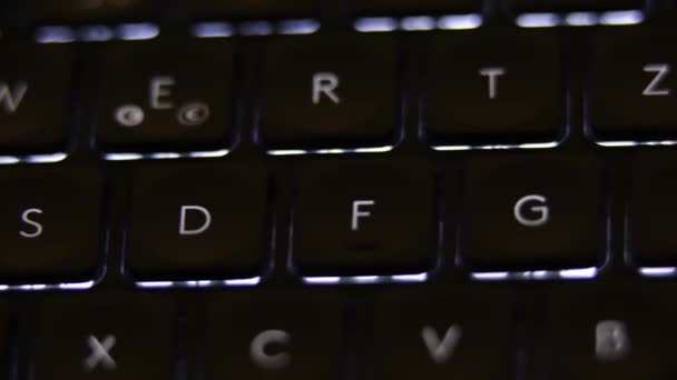 Tastatură Iluminată German Computer Keyboard — Videoclip de stoc