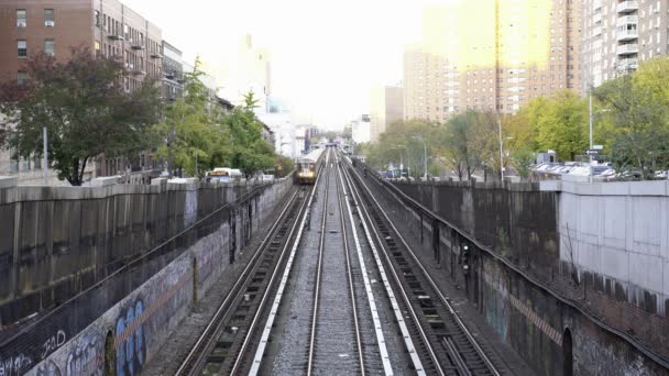 Pociąg Metra Wjeżdżający Tunelu Widziany Góry Widok Powietrza Metro Nowym — Wideo stockowe
