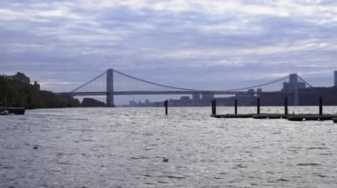 George Washington Köprüsü Manhattan 'dan New Jersey' e geçiyor. Hudson Nehri.