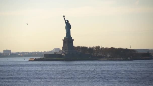 Socha Svobody Viděná Ostrova Guvernérů Manhattanu Lady Liberty Během Západu — Stock video