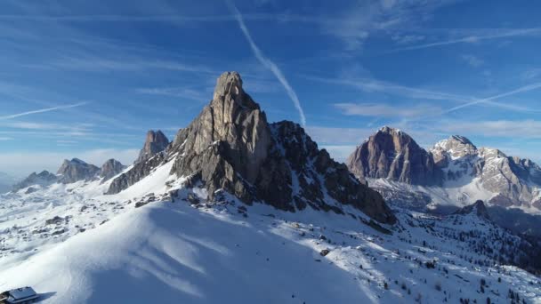 Spektakuläre Berglandschaft Winterschnee Schneebedeckte Berge — Stockvideo
