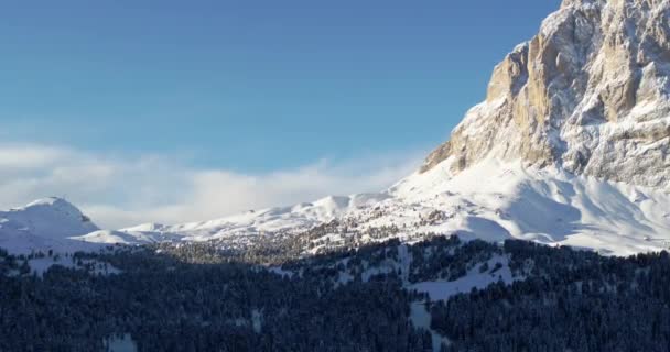 Luftbild Morgen Den Alpen Fliegen Über Wald Und Berge Skigebiet — Stockvideo