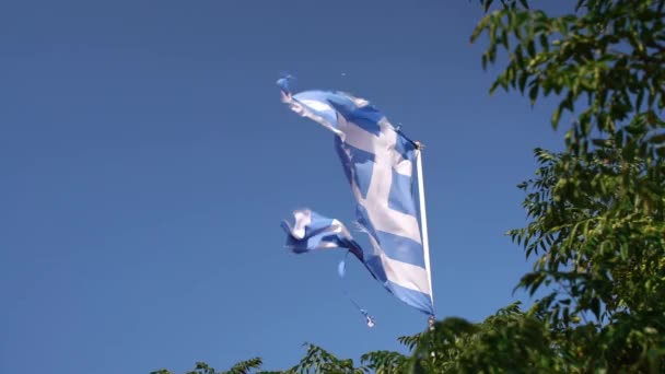 Bandera Grecia Cámara Lenta Ondeando Viento Bandera Rota Grecia — Vídeo de stock