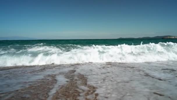Vågor Bryter Slow Motion Grekiska Stranden Ageiska Havet Grekland — Stockvideo