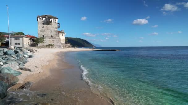 Torre Bizantina Prosphorion Ouranoupoli Bellissima Spiaggia Grecia Fronte Alla Torre — Video Stock