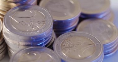 Birikmiş 2 Euro, Avrupa parası. Avrupa 'dan gelen paralar.