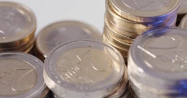Yığınla bozuk para, farklı boyutlarda Euro. Avrupa Üye Devletleri 'nden EUR Para