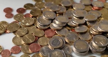 Bir sürü bozuk para birikti. Avro Para Birimi. Para ve Para Ticaret Para Birimi