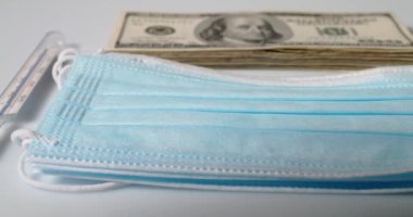Sağlık Krizi, Ateşölçer, Cerrahi Maske ve 100 Dolarlık deste. Solunum hastalığının sağlık gideri