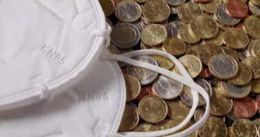 N95, FFp2 Face Mask Avrupa 'daki Covid Pandemisi nedeniyle Ekonomik Sıkıntı Sembolü