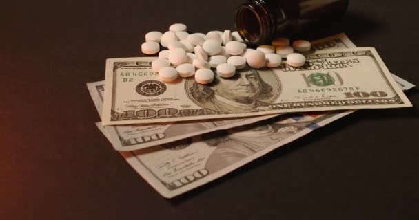 Pillole Bianche 100 Dollar Bills Contanti Droga Droga Medicina Illegale — Video Stock
