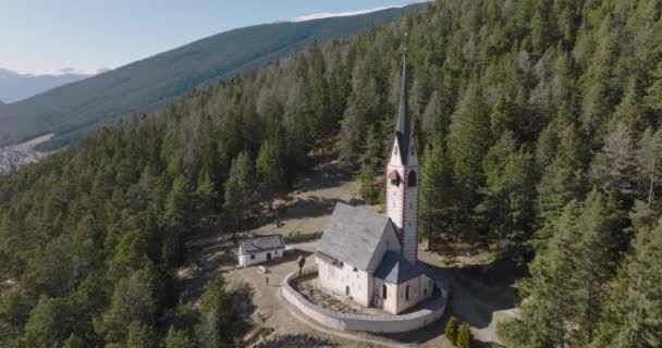 Iglesia San Jakobs Val Gardena Dolomitas Italia Encanto Alpino Linda — Vídeo de stock